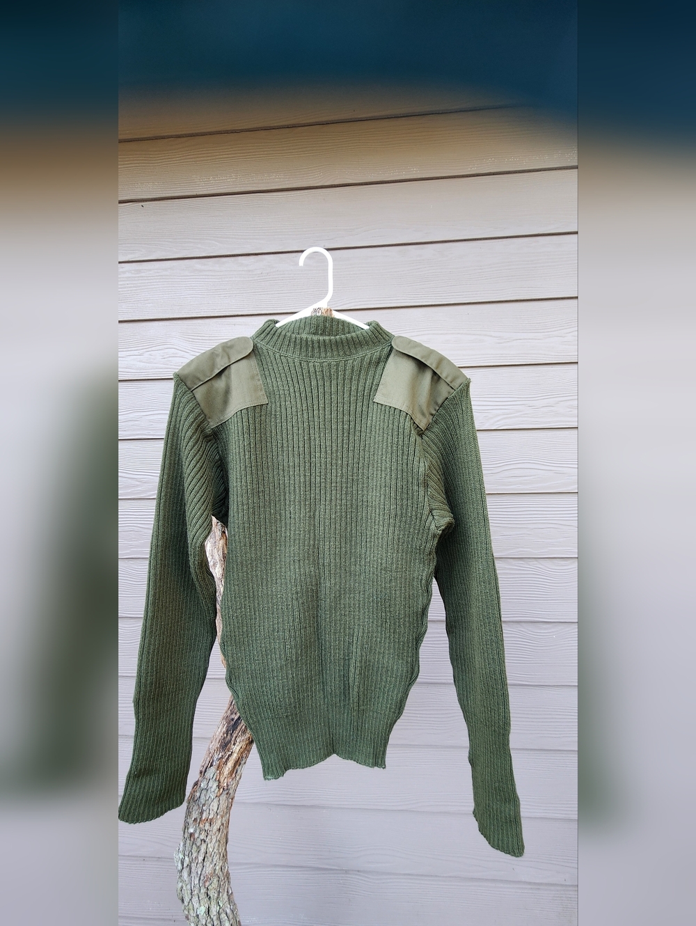 Men's Military-Style 100% Wool Ribbed Crewneck Sweater in Olive Green